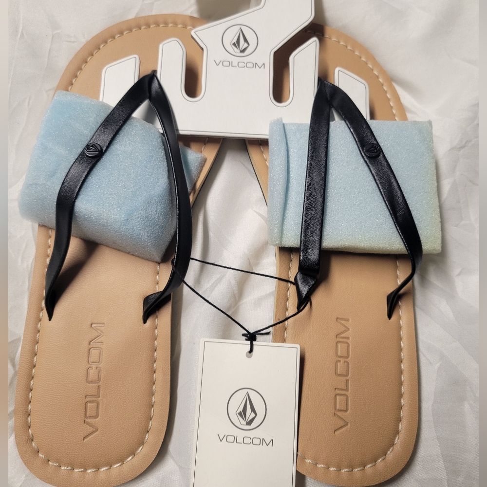NWT - New VOLCOM flip flops black